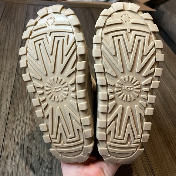 New Uggs Classic Brellah Mini cream and tan kids size 13 - Picture 5 of 7